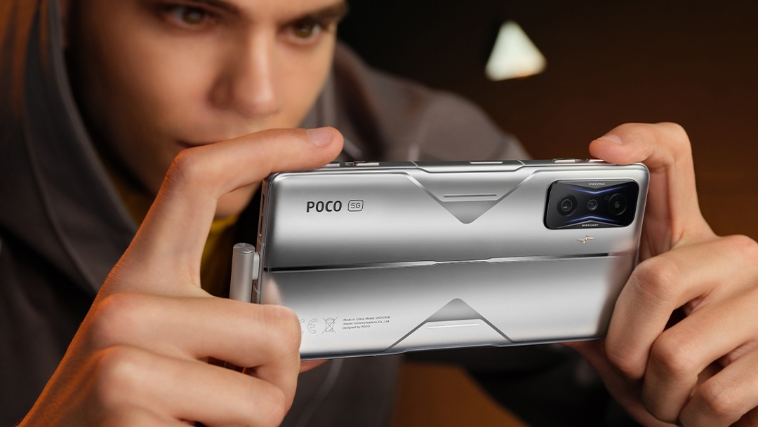 Streaming IPTV em múltiplos dispositivos - Smart TV, celular e tablet com Host IPTV